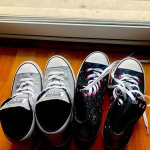 Girls size 4 converse all star shoes both for 30$